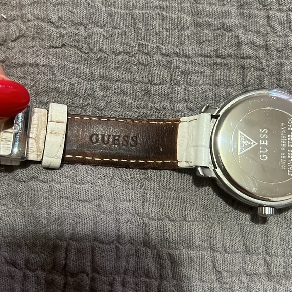 Guess Butterfly Watch 🦋 - Picture 7 of 7